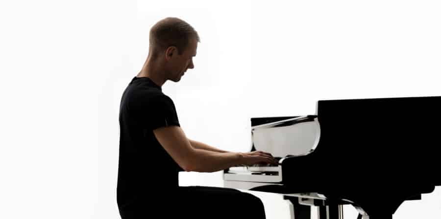 Armin van Buuren: piano